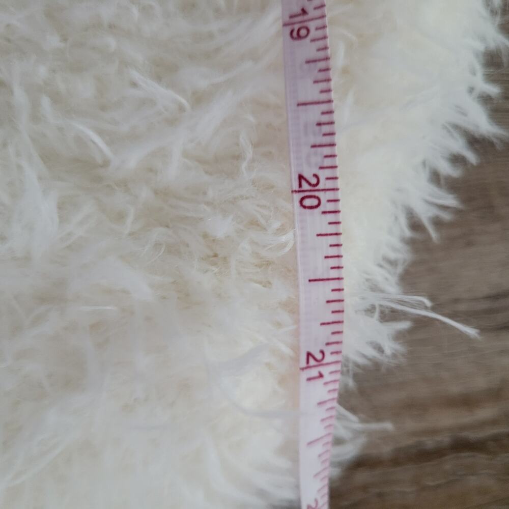 Love Tree White Fluffy Cropped Sweater Women’s Size L | Soft Shag Crewneck - Picture 7 of 9
